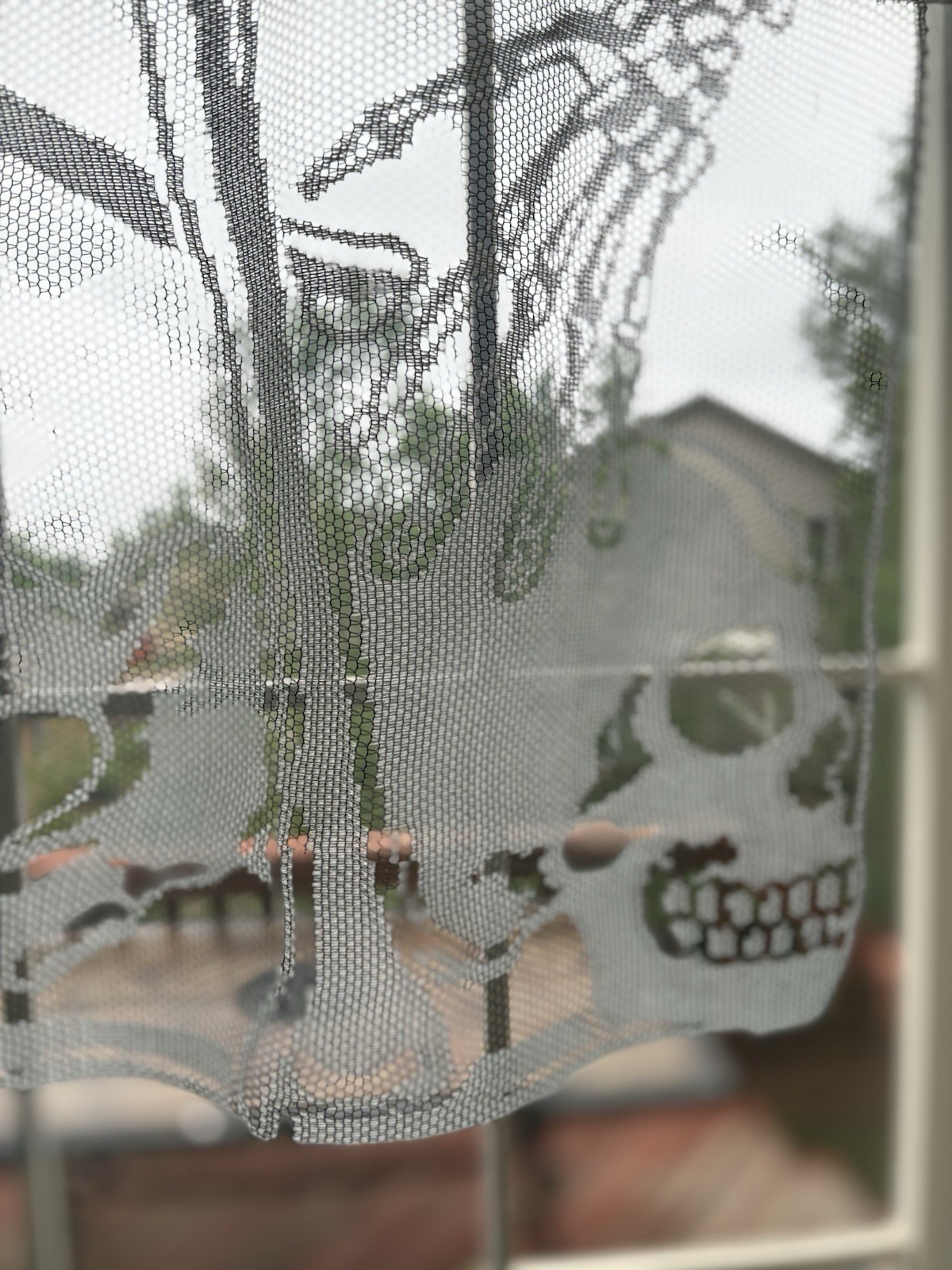 HERITAGE LACE WHITE SKULL & BONES WINDOW/CURTAIN VALANCE HALLOWEEN 60″ x 20″