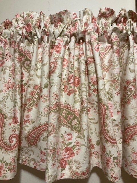 Handmade Vintage Patttern Valance, 41 X 15 INCHES