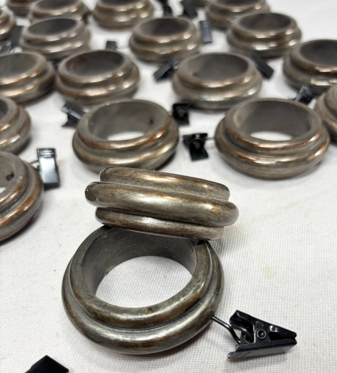 Set of 28 Café Curtain Rod Clip Rings – inside dia. for rod is 1.25″ – RESIN