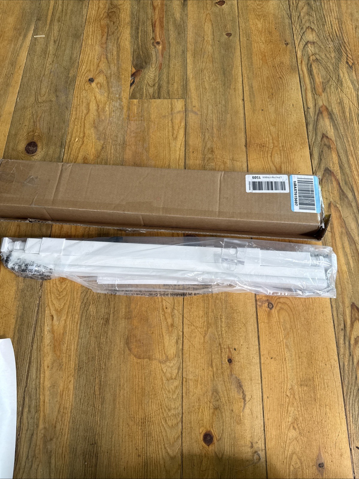 Space-Saving White Cordless Cellular Shades – 22″ W x 36″ H