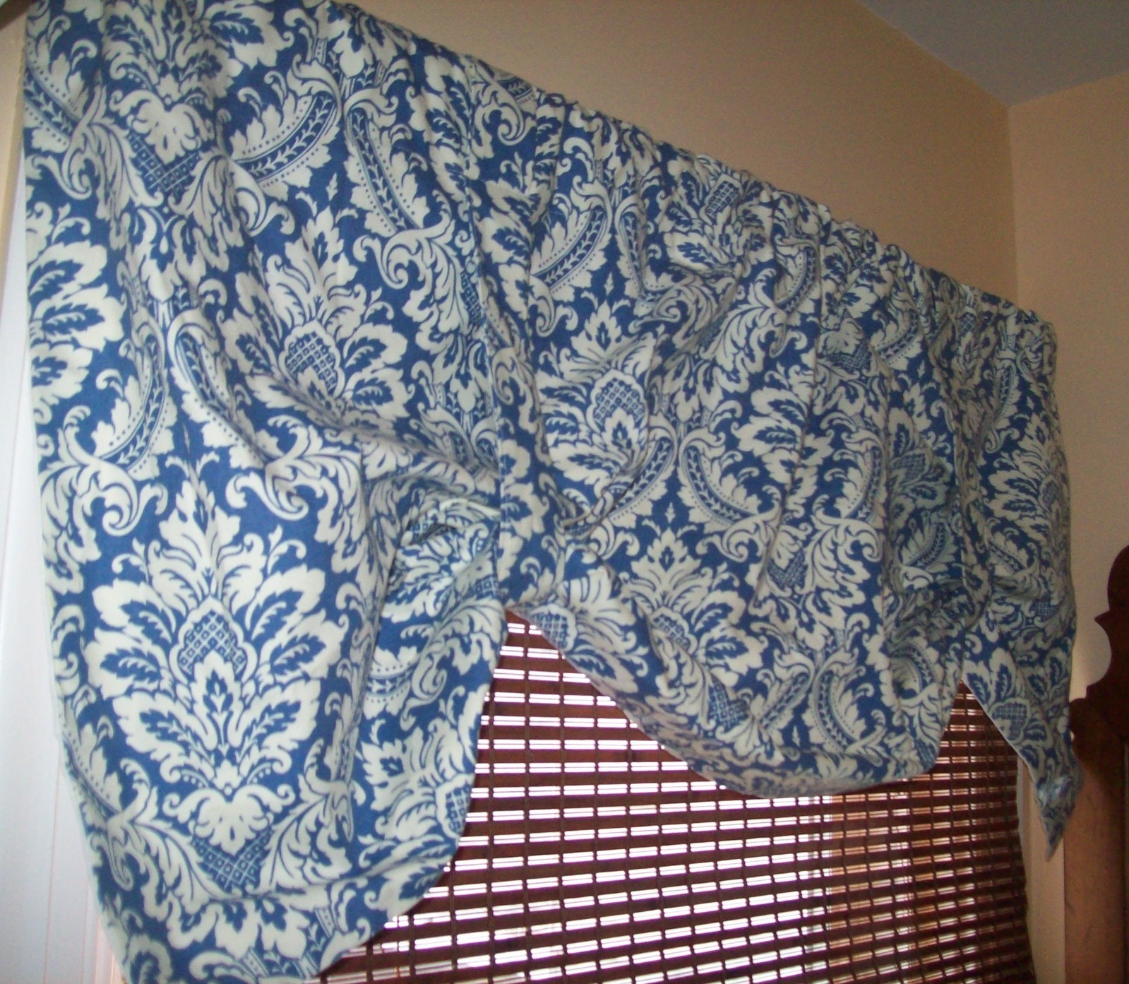 2 Waverly Donnington Cornflower Blue White Damask Tie-Up Shades–52″ x 32″