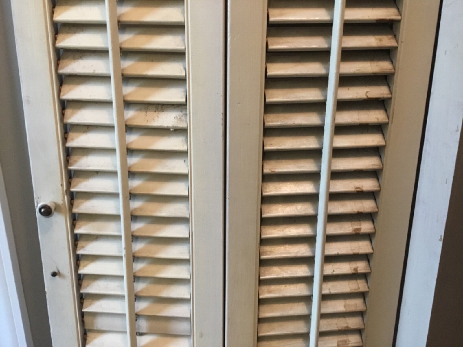 Vtg WINDOW SHUTTER Wooden interior LOUVER Plantation 33.75 Wx 18”T Chippy shabby