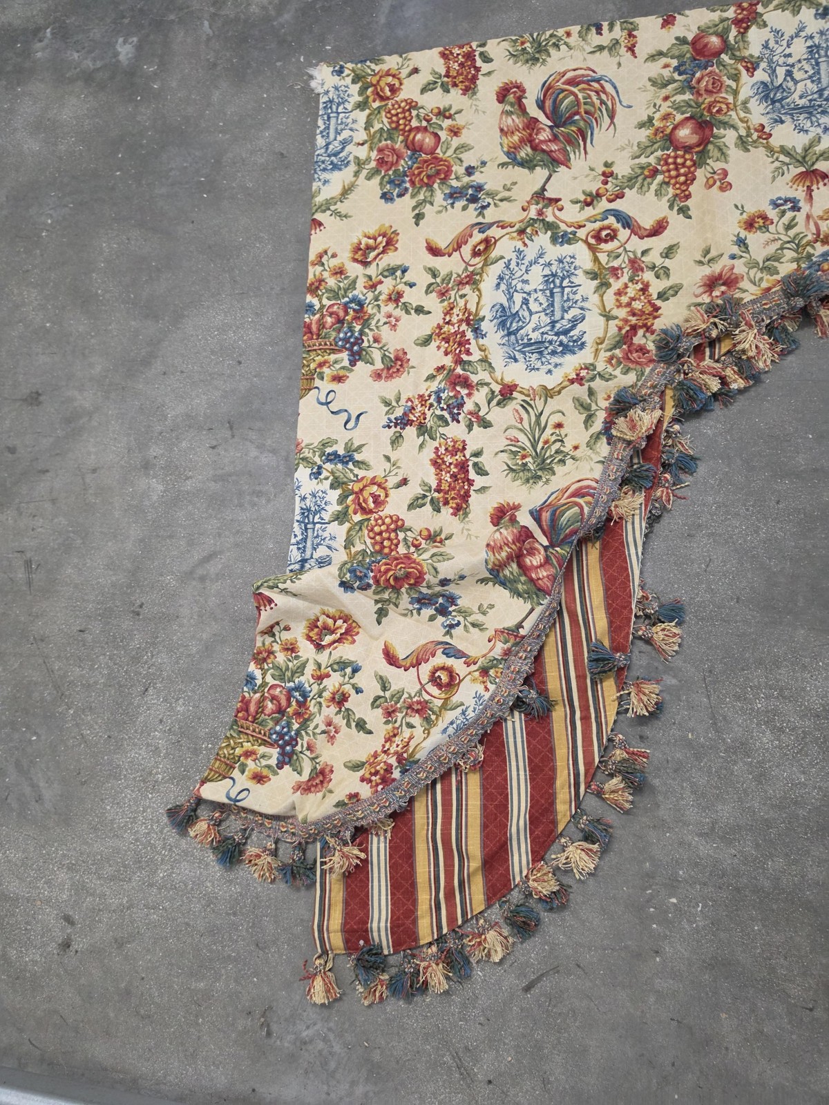 Waverly  “Saison de Printemps” French Country Provencal Saffron Cotton Valance