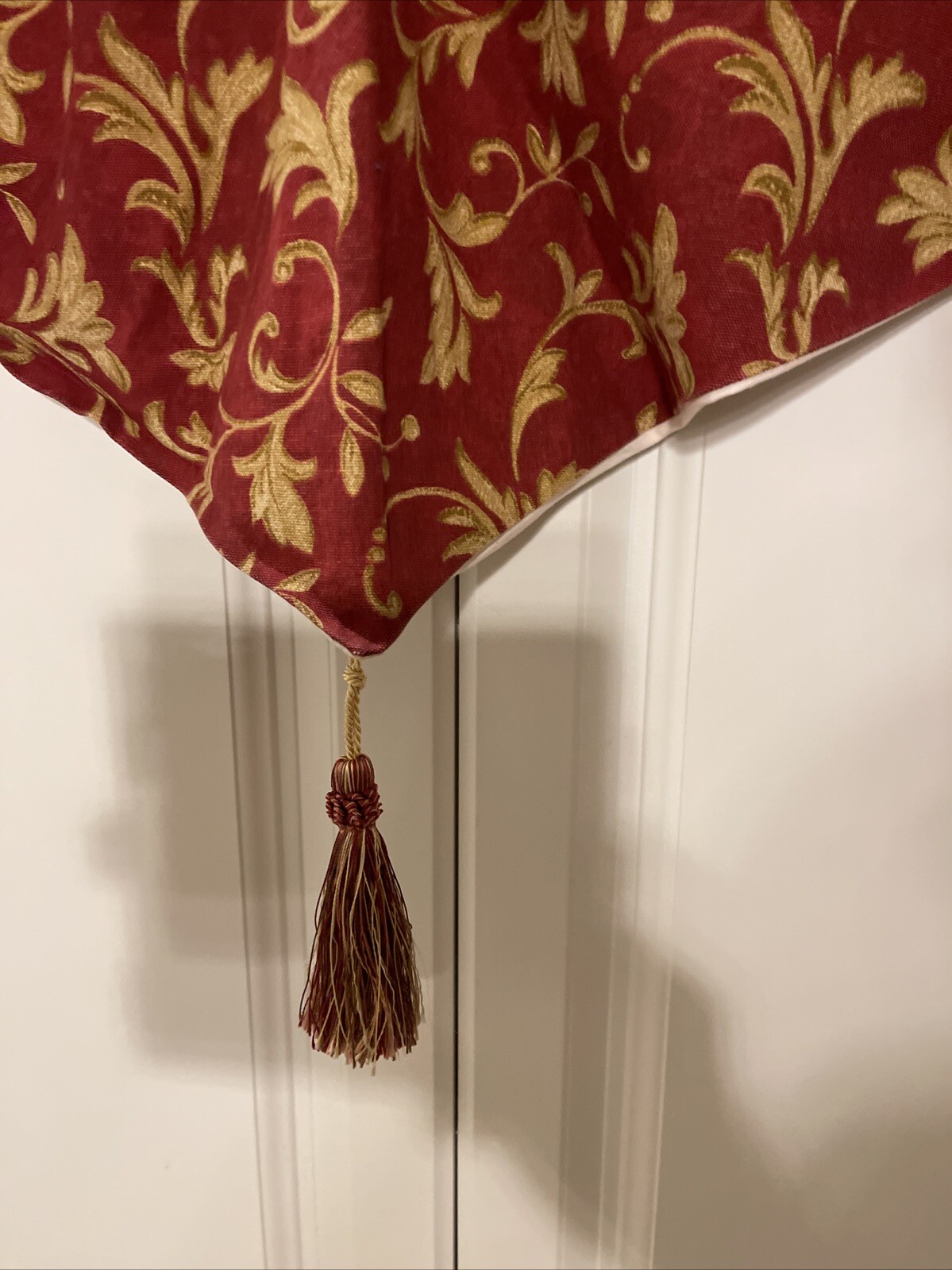 2-Waverly Lined Red Gold Scroll Ascot Tassel Valance 52×22 Plus Tassel