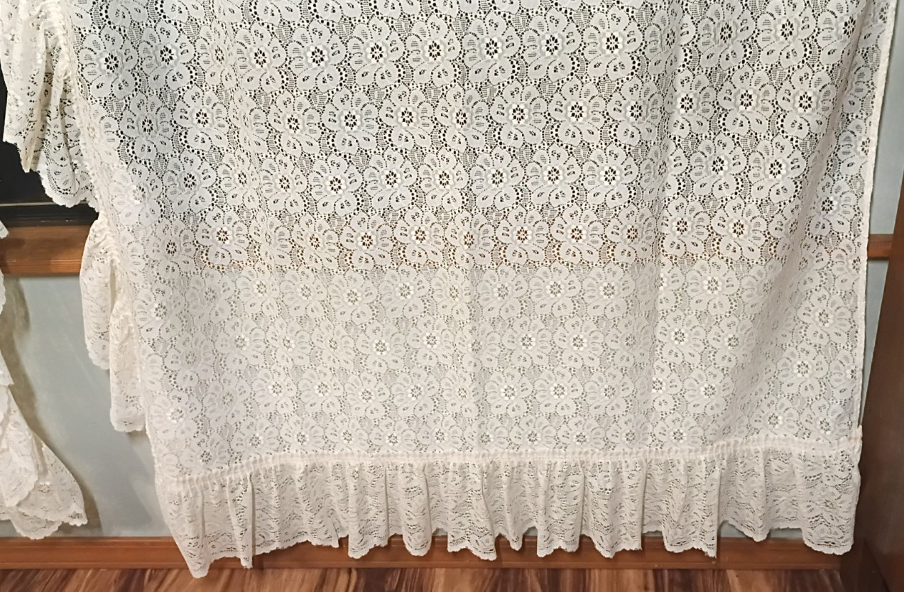 2 Cream Lace Curtain Panels Ruffles w/tiebacks 81″ x 40″