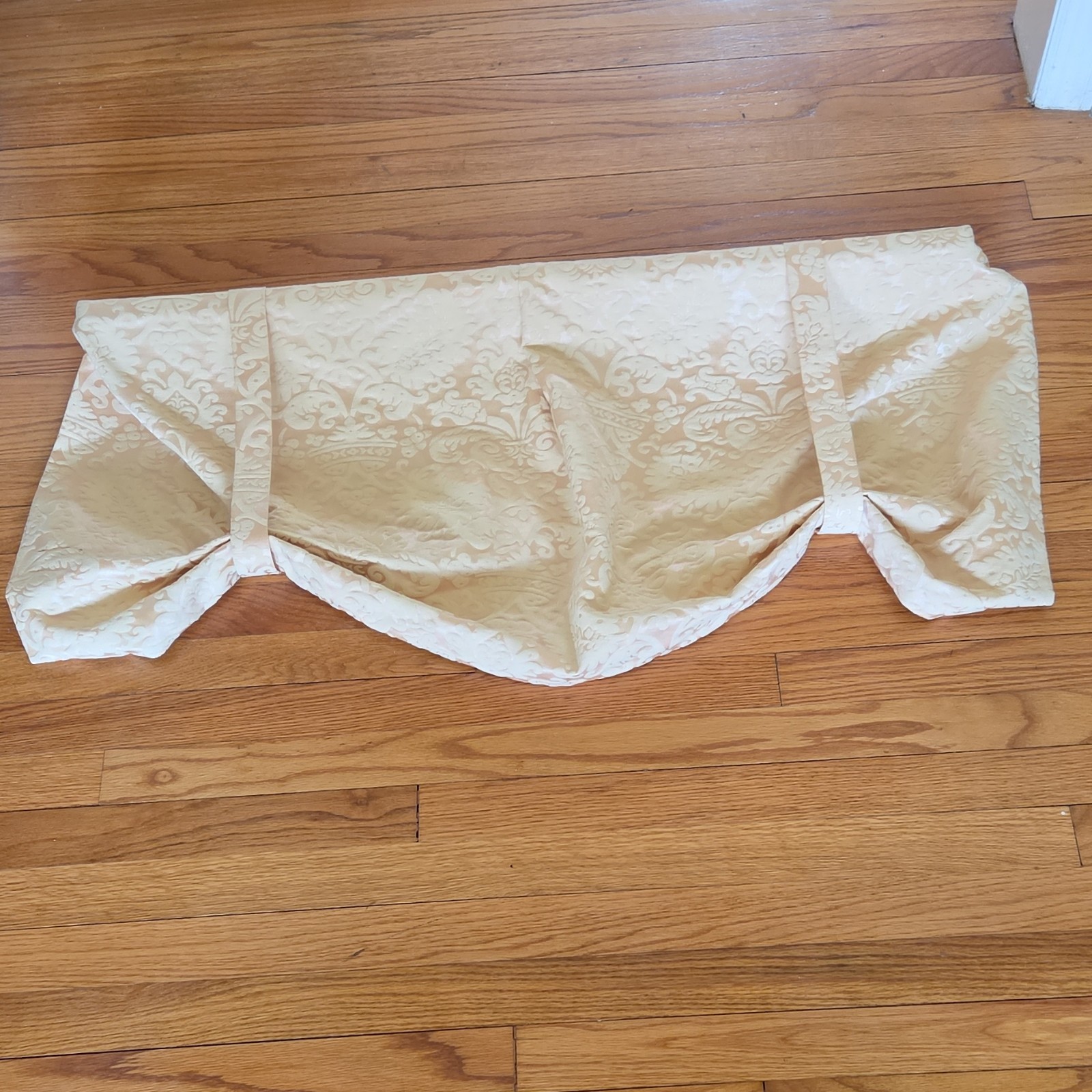 Beige Damask Scalloped Valance Rod Pocket 40x16in Textured Window Treatment