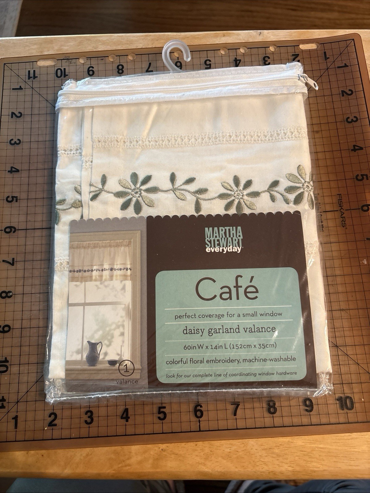 Martha Stewart Cafe Curtains Daisy Garland 60″W X 14”L Cottagecore Grandmacore