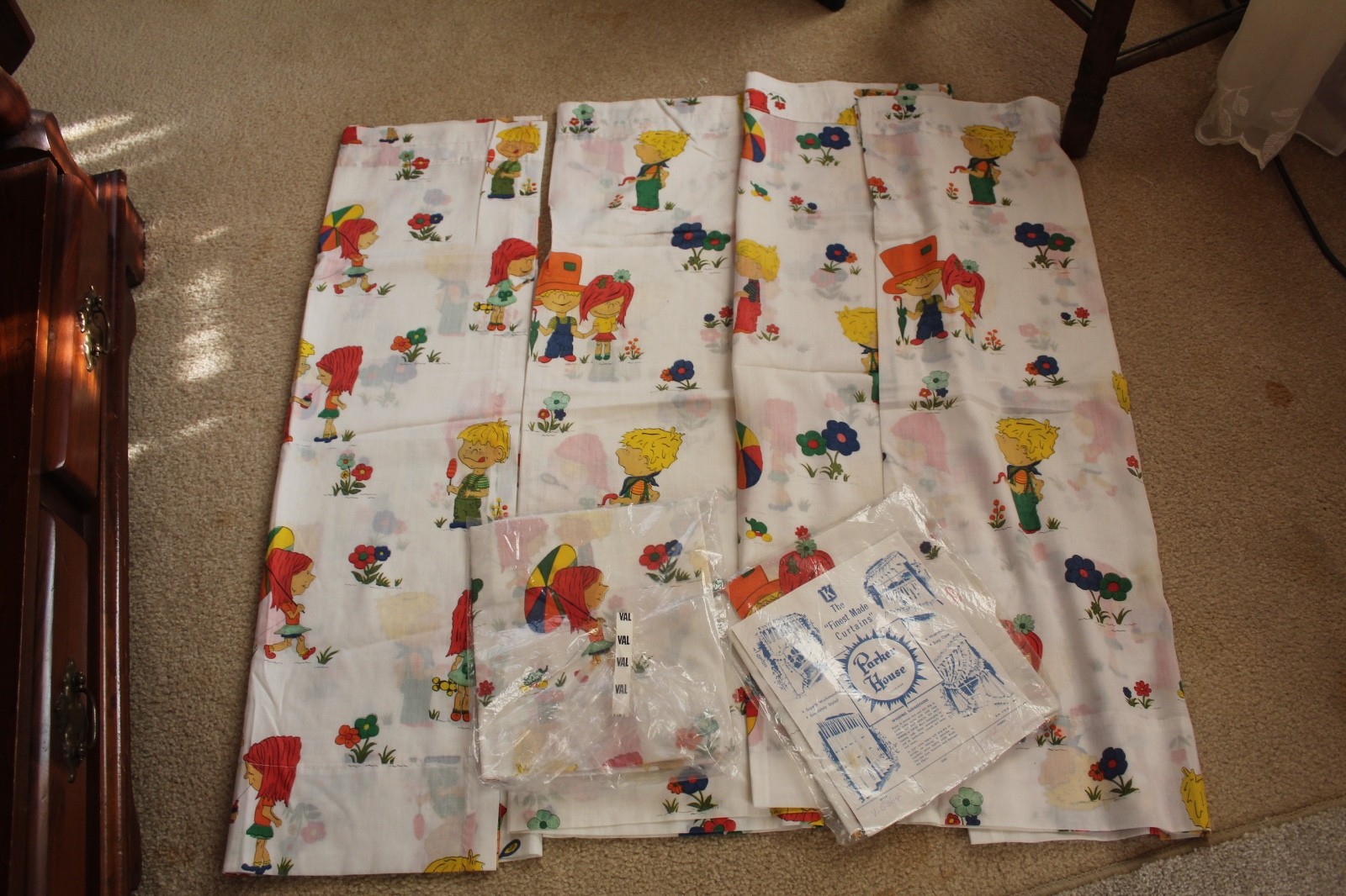 2 VTG SETS 4 PANELS 35L X 42W +2 VALANCE 66W X 13 L GIRLS ROOM CURTAINS EC