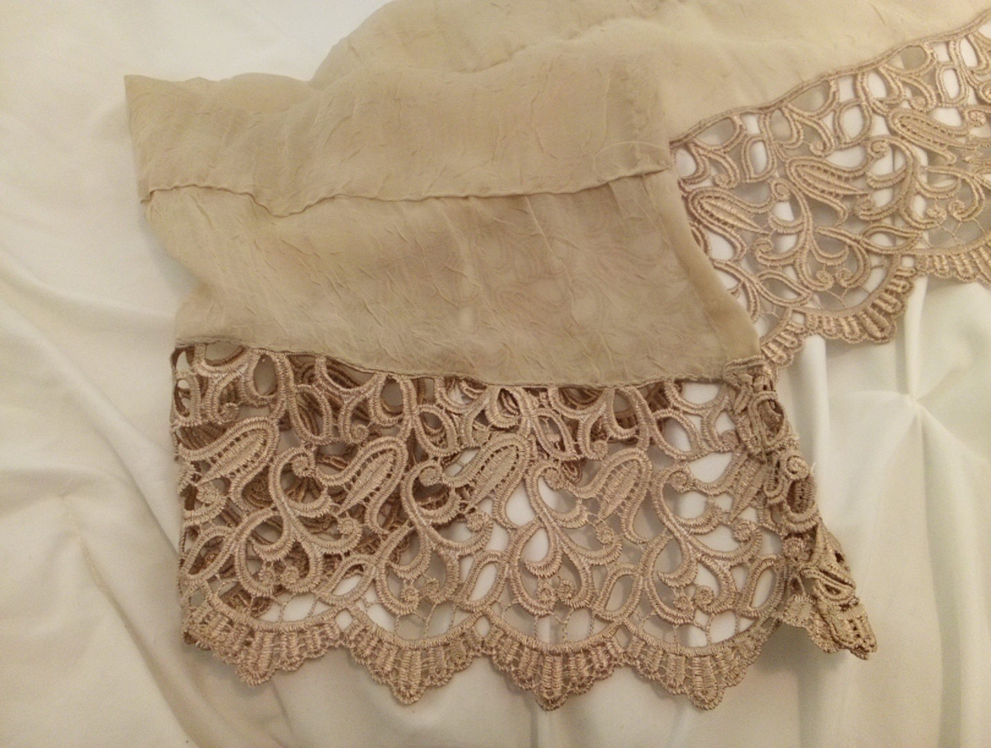 Vintage Embroidered Valance Beige Set 2