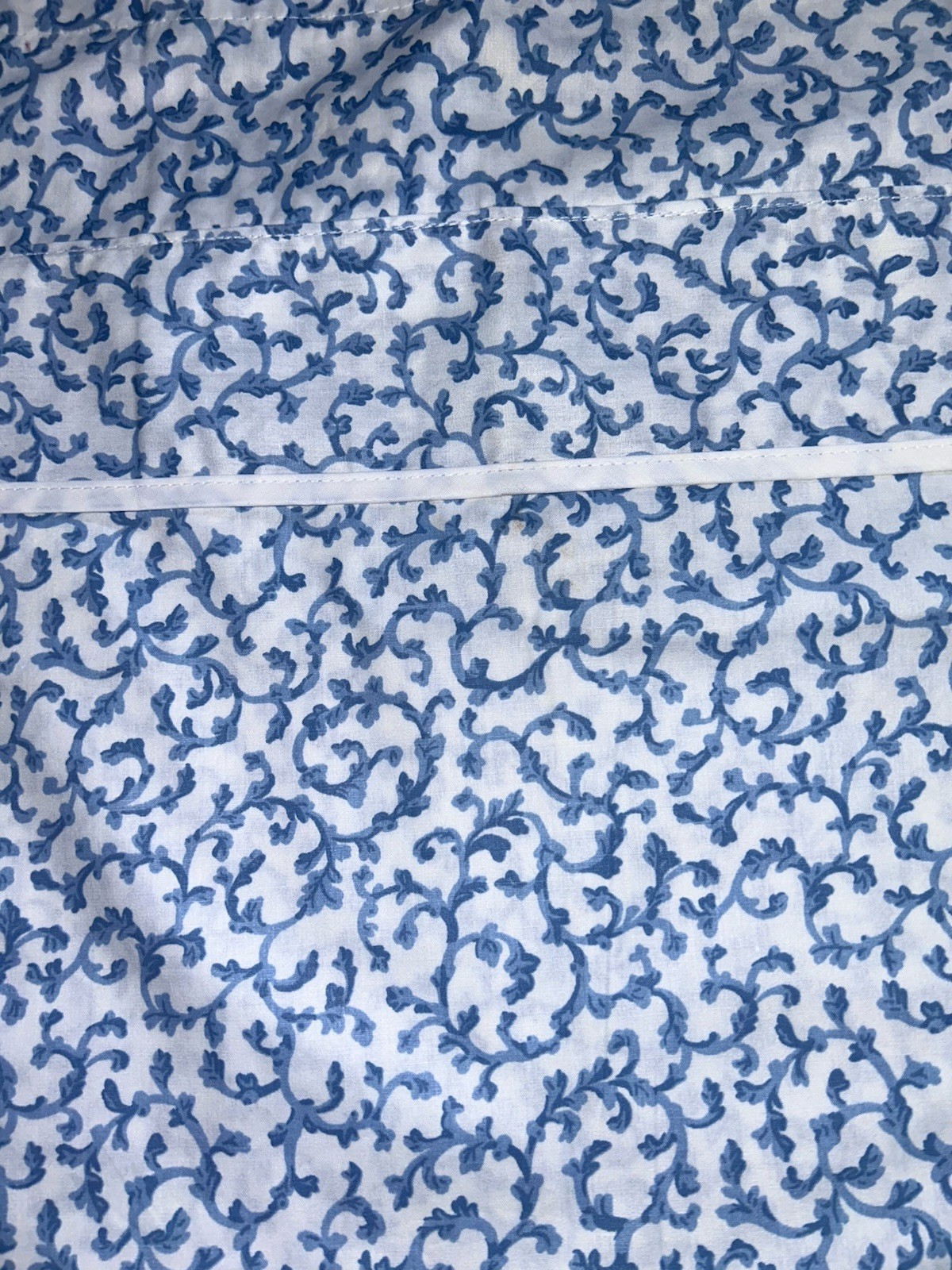 Vintage Croscill ASHLEY Blue White Filigree Window Blouson Valance Excellent Euc