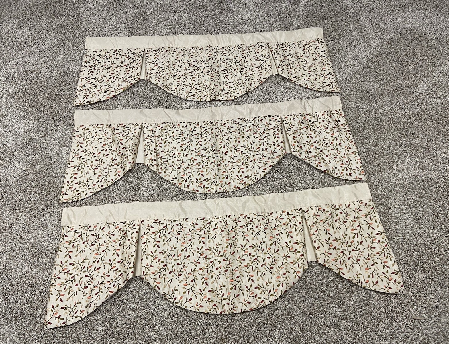 Set of 3 Floral Scalloped Rod Pocket Lined Valances Light Filtering 47 x 16