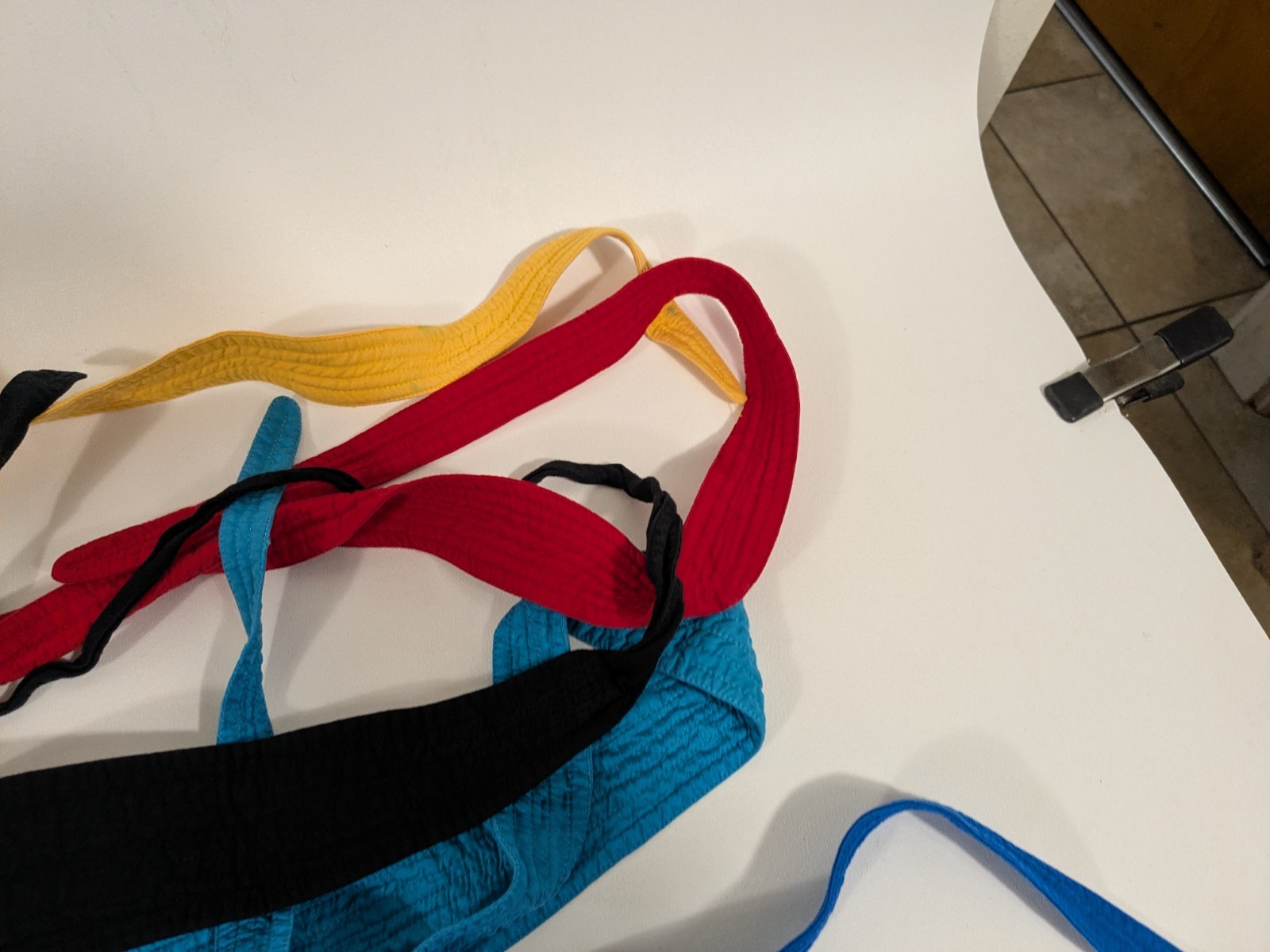 Lot of 5 Curtain Ties Cinches Women’s Belts Red Black Blue Yellow Arts & Crafts