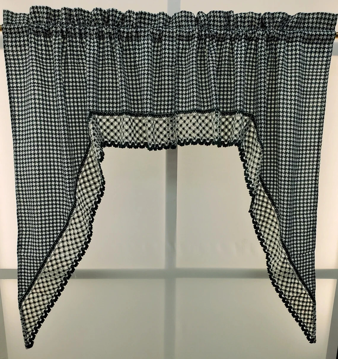 Hunter Green Houndstooth Swag Pair with Crochet Hem 60Wx38L