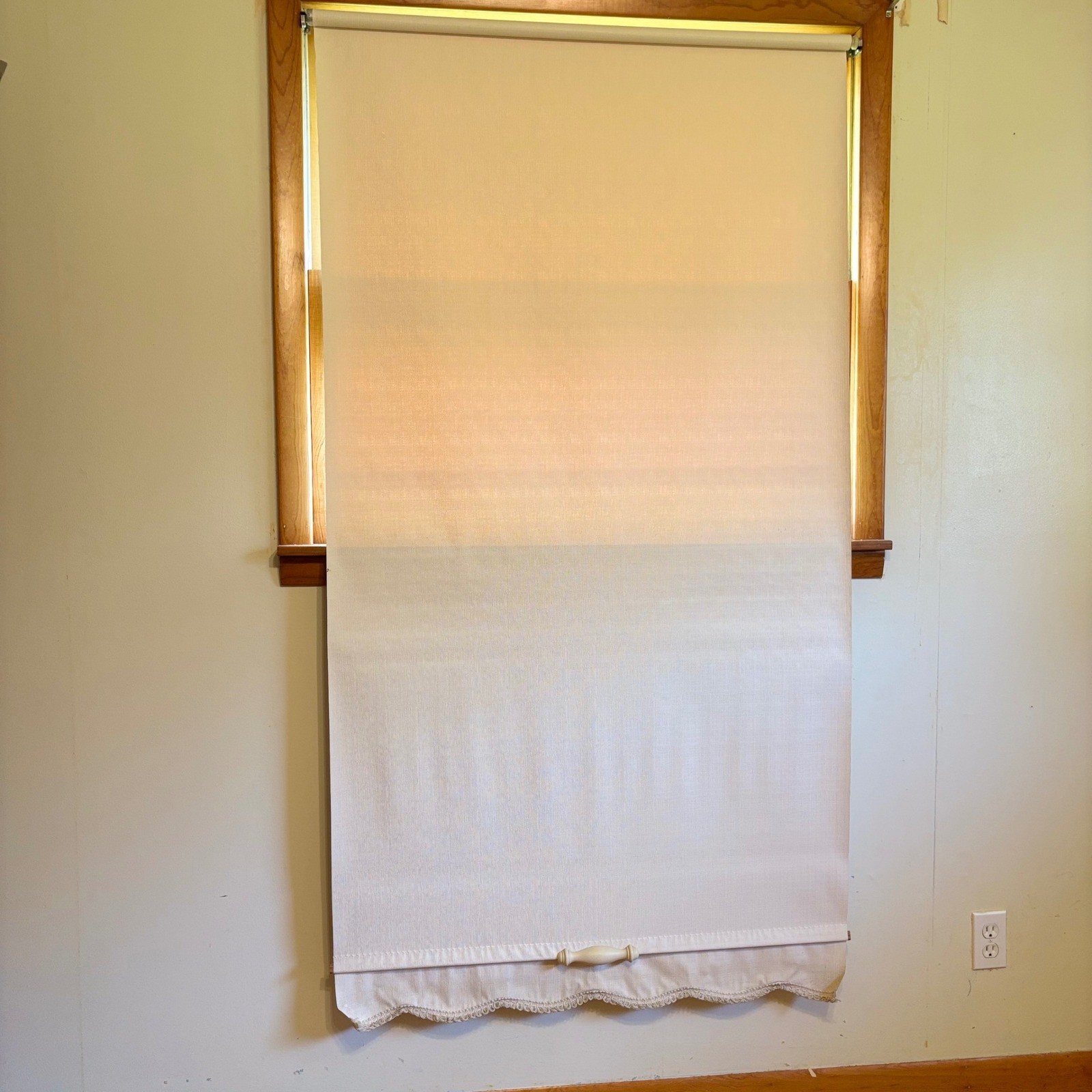 Vintage Cream Textured Roller Window Shade Scalloped Trim Wood Pull 37×70 in