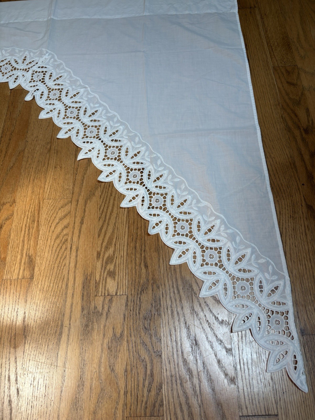 2 Vintage Filigree Eyelet Lace Edged Ivory Cafe Curtain Valences Cottage Country