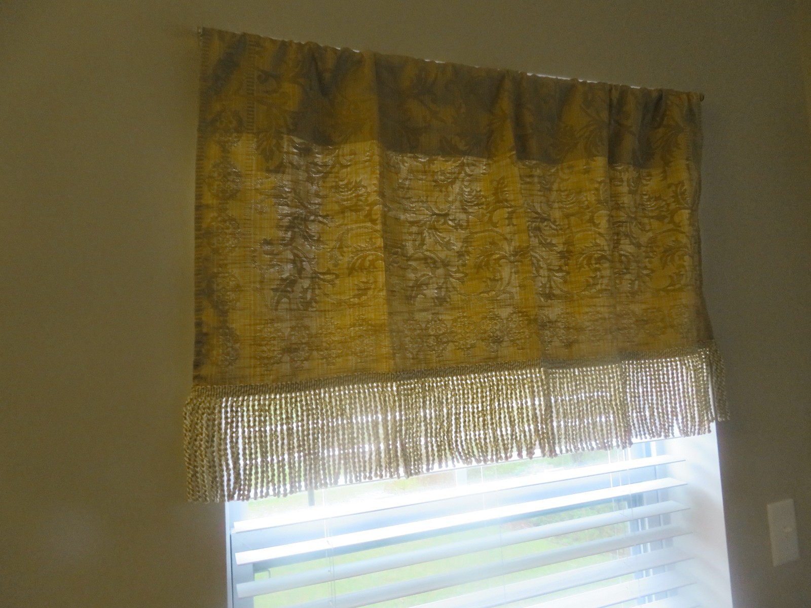 PERI Homeworks Collection Beige Damask Valance Elegant Tassel Trim India Vintage