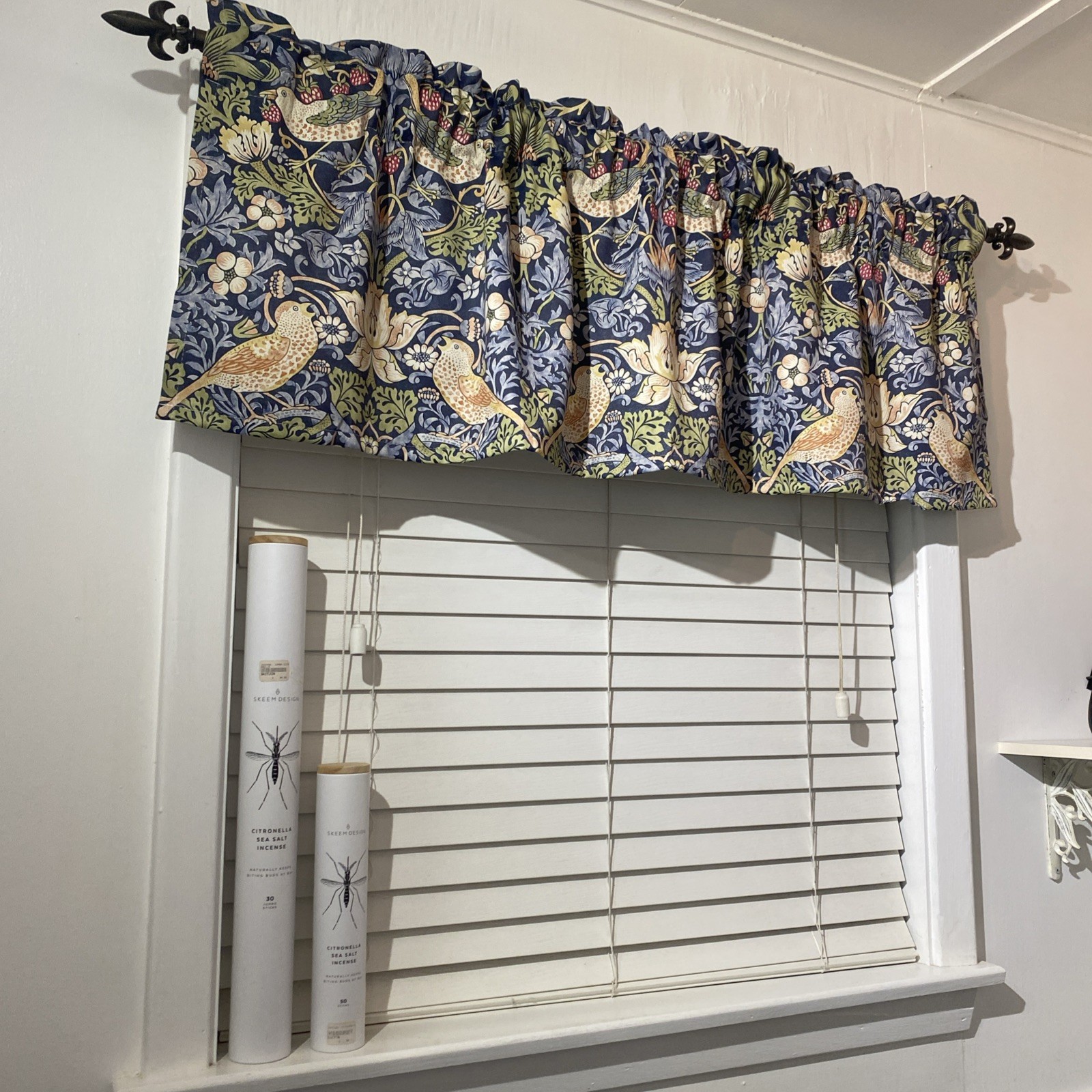 NWOT 6 VALANCE CURTAINS 54” x 17.5” WILLIAM MORRIS STRAWBERRY THIEF