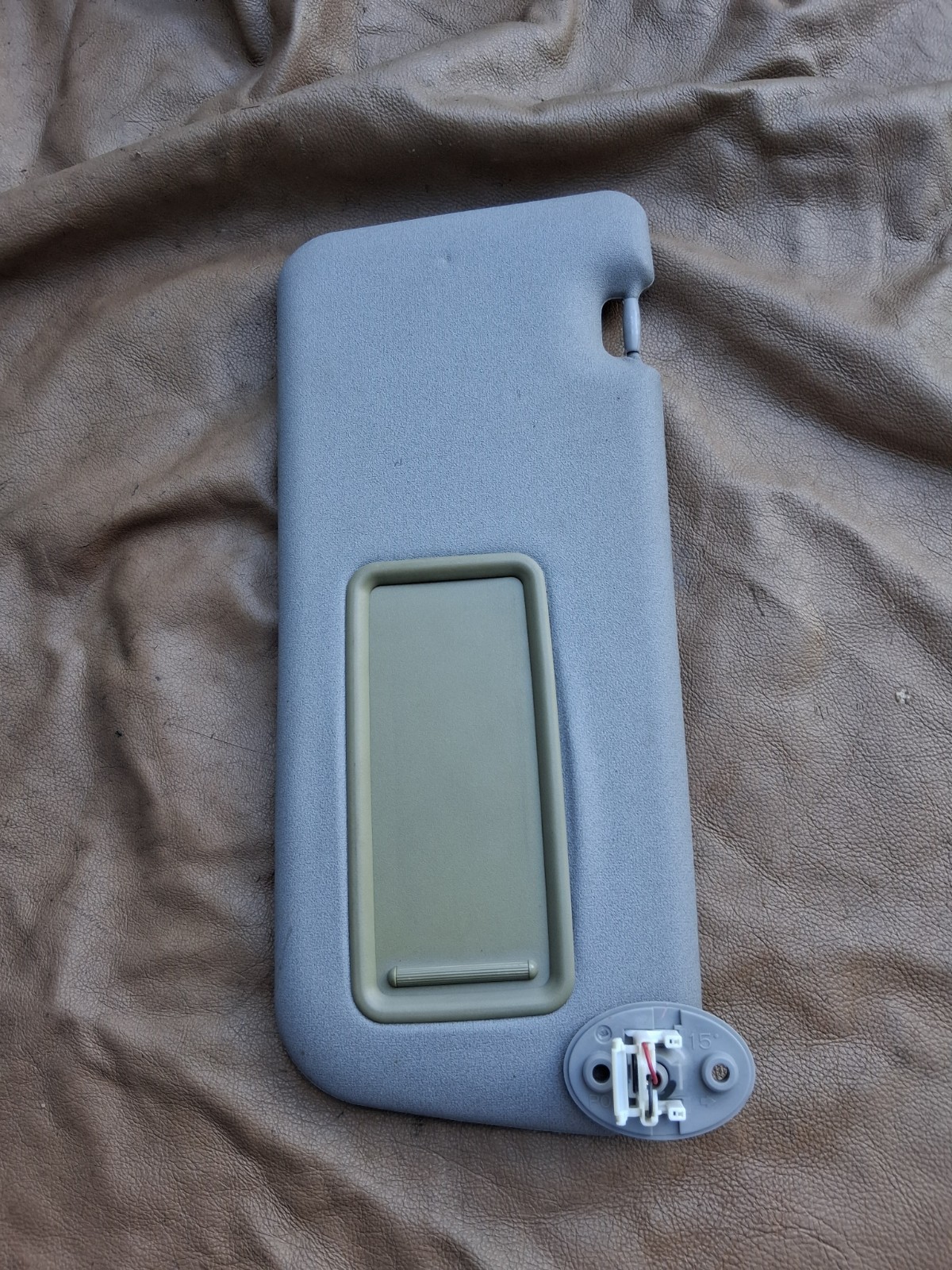 Right Passenger Side Sun Visor with RAV4 2004-2005 Right Passenger Side W/light