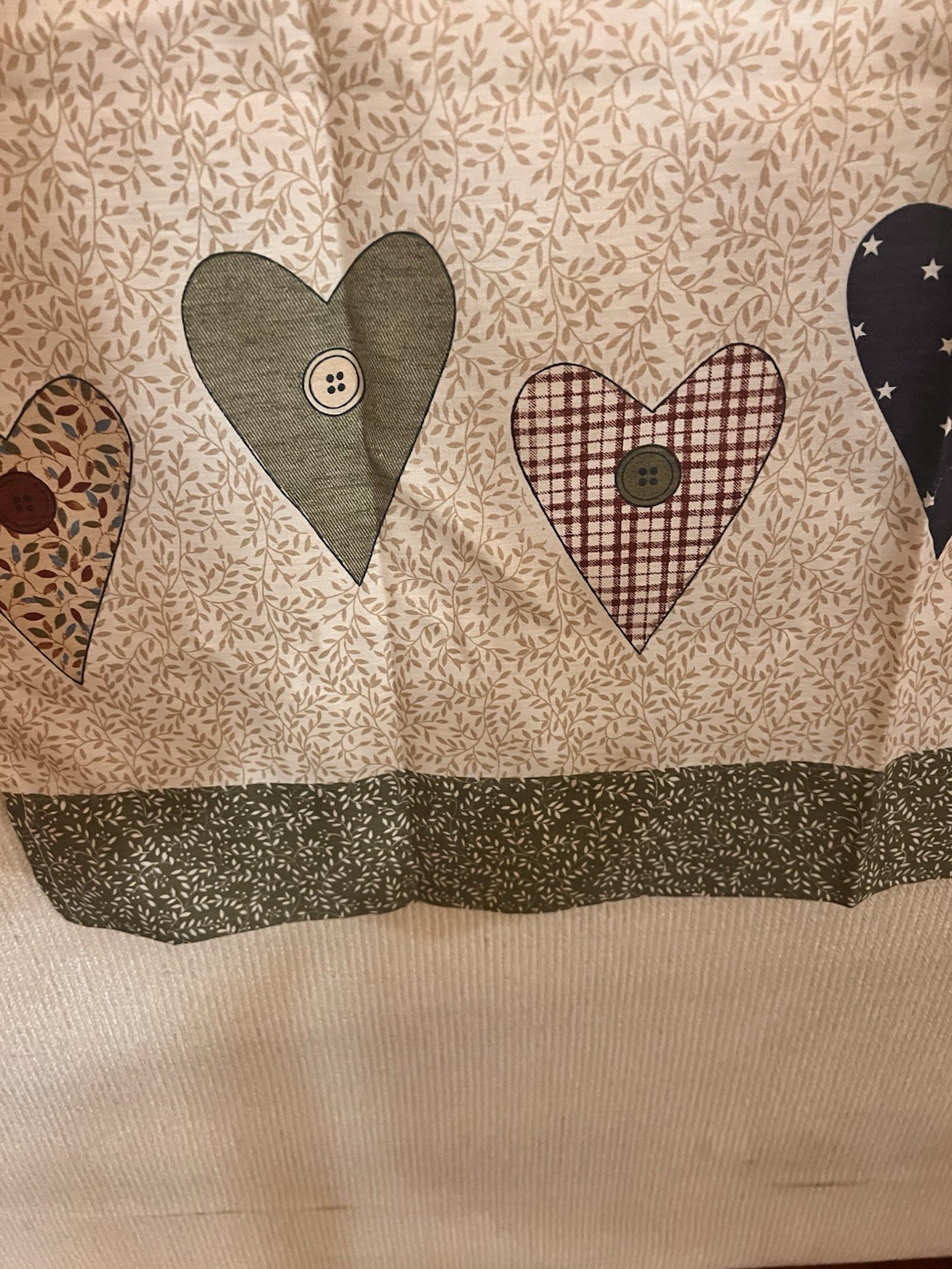 2 Country Hearts Panels 27w X 24 1/2 Long Each ,Green Border At Bottom