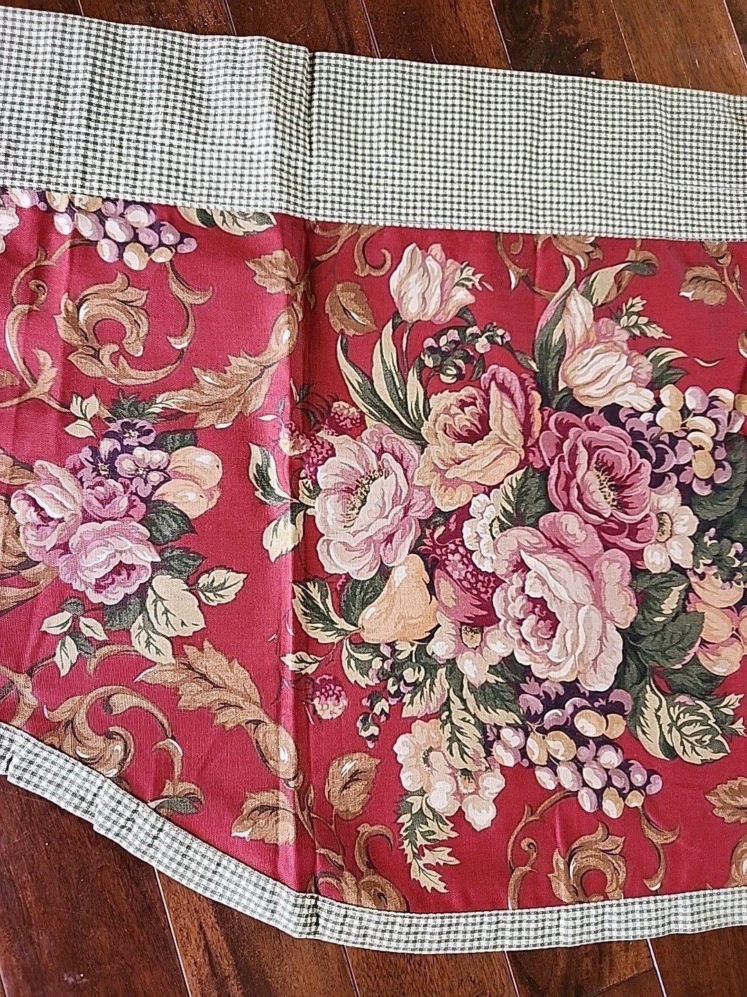 Raymond Waites Tilling Garden DEEP RED Floral Grapes Check Valance 25″x102″