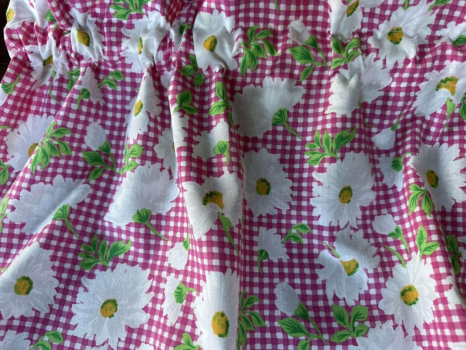 White Daisy Valance On A Pink Checked Background. New Handmade