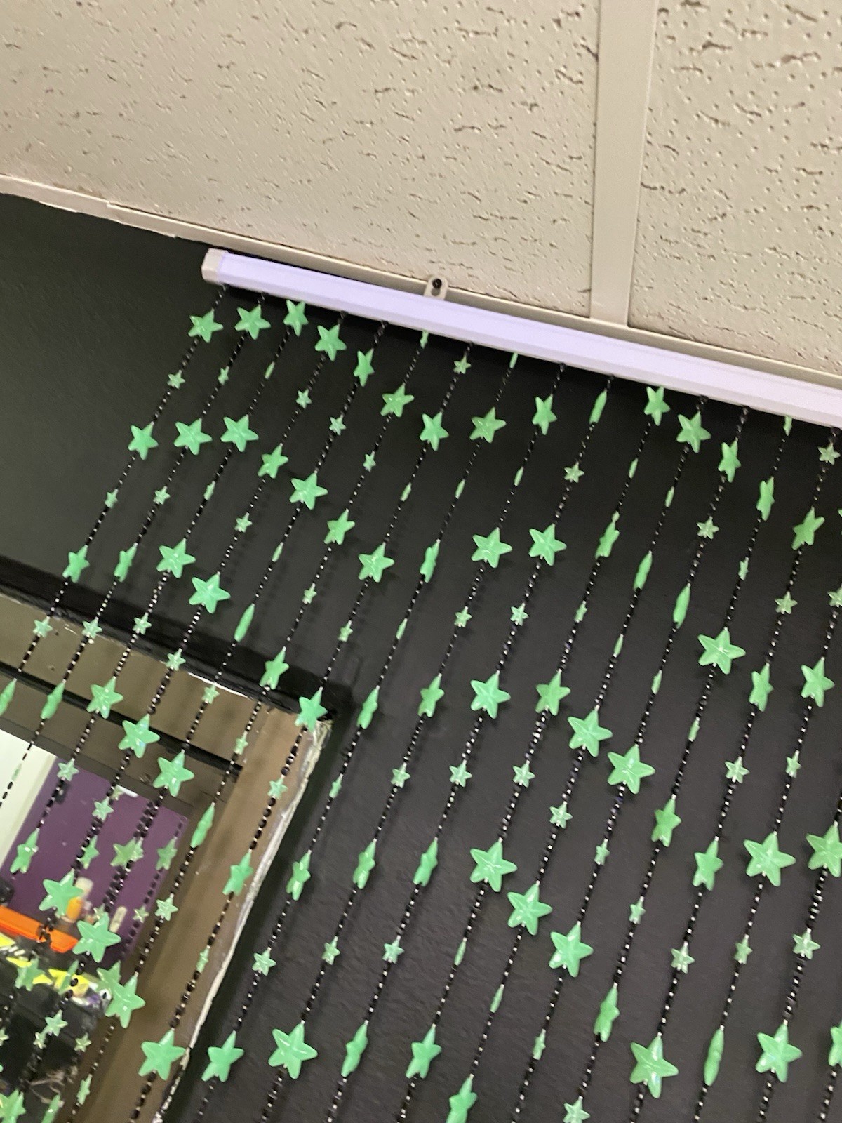 Beaded Curtain Plastic GLOW IN THE DARK Green Stars. Rare Spencer’s? NEW! Wow!