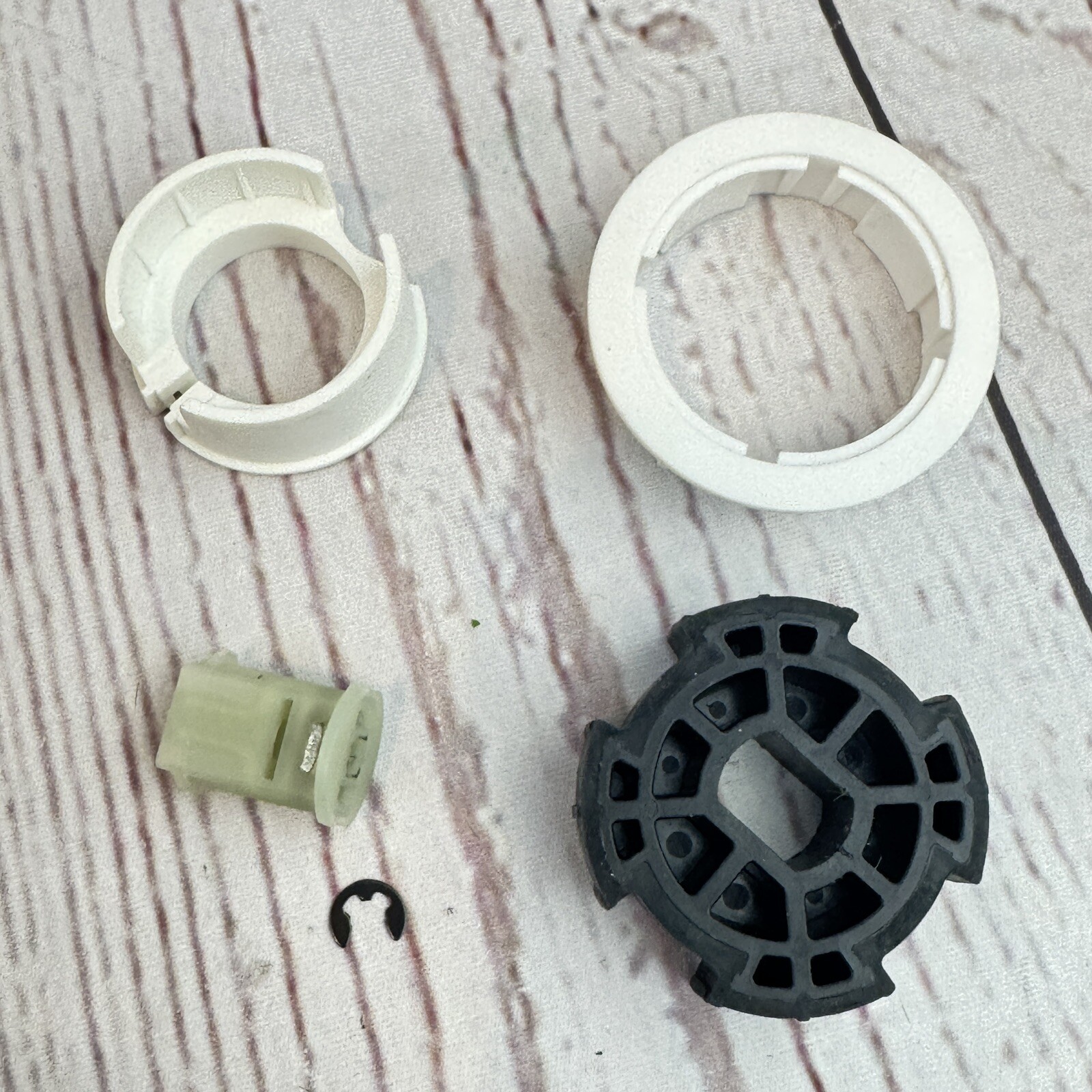 Rollease 28mm Motor Crown and Drive Adapter Kit for 2″ Tubes MTCRDR-28-2