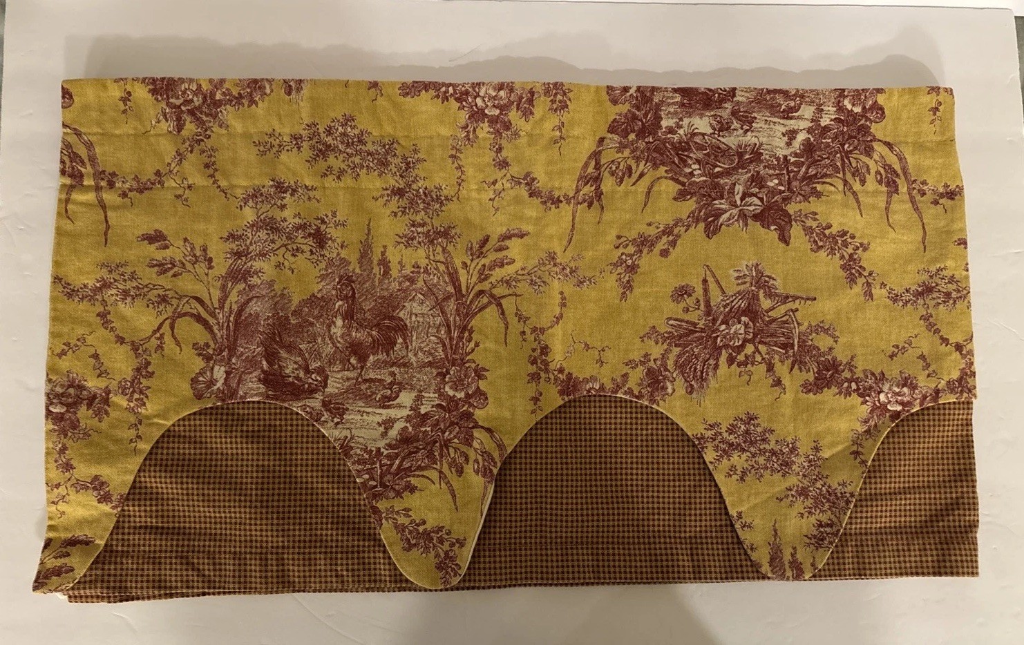 Vtg Waverly La Petite Ferme Spice Toile Valance Scalloped Tiered Rooster 51”x14”