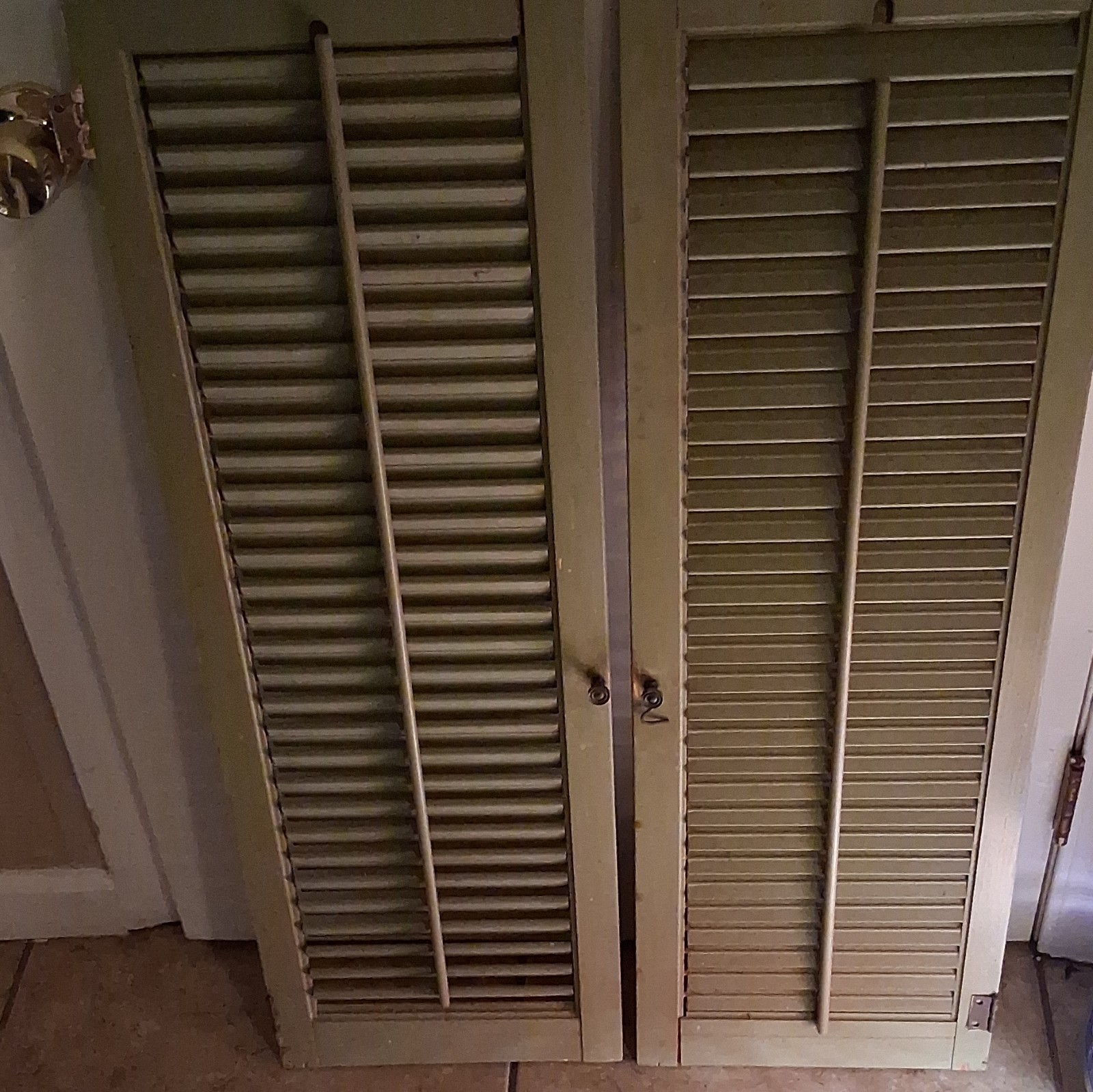 Green Full Height Louvered Window Shutters 2-Panel Wood 47mm Slats 11½”x35⅛” Ea