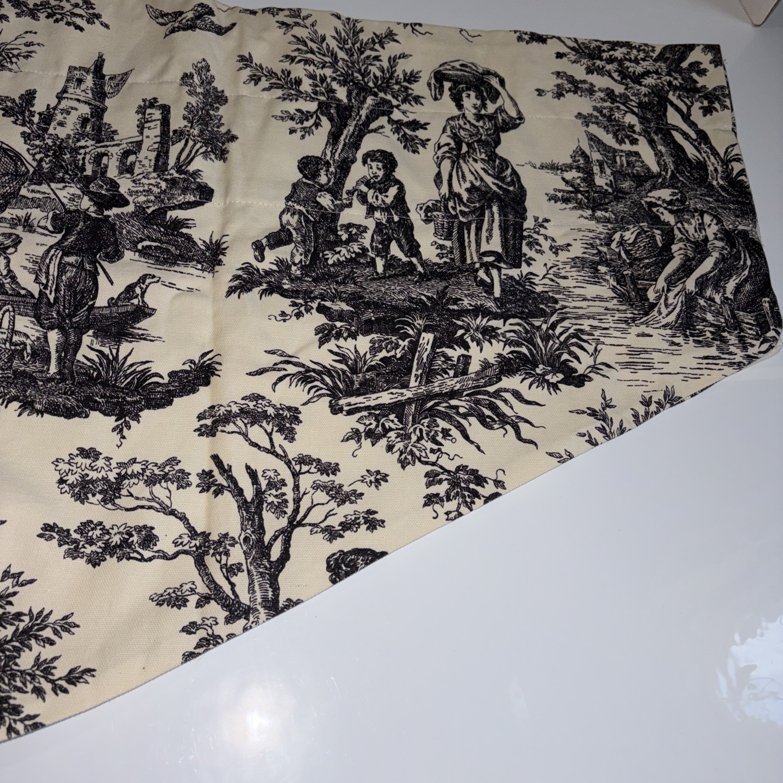 Waverly Country Life Black Toile Ascot Valance w/ Tassel 52”