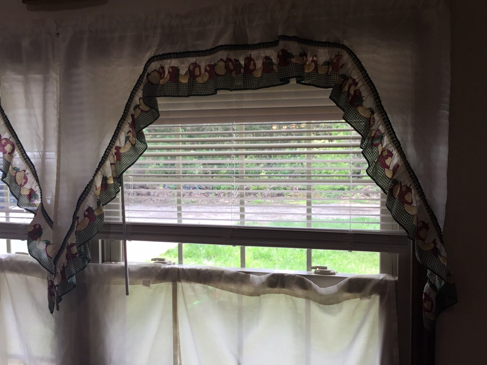 6 Piece Set Apple Curtains – 2 Valance 55×36, 4 Tier 29×36
