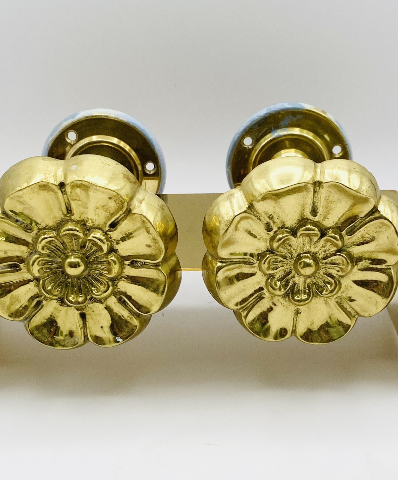 Retro Victorian Style Brass Floral Style Curtain Tie Back Extends 3 1/2 – 5 1/2″