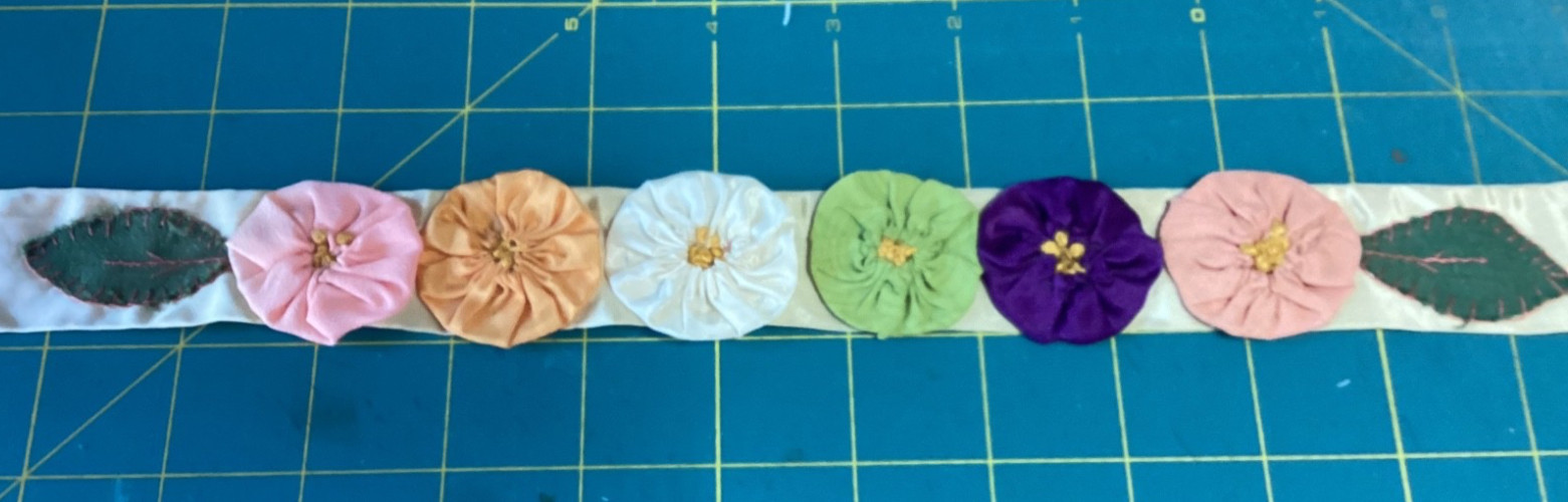 Yo Yo Vintage Curtain Tiebacks Satin Flowers French Knot Centers Embroidery Set