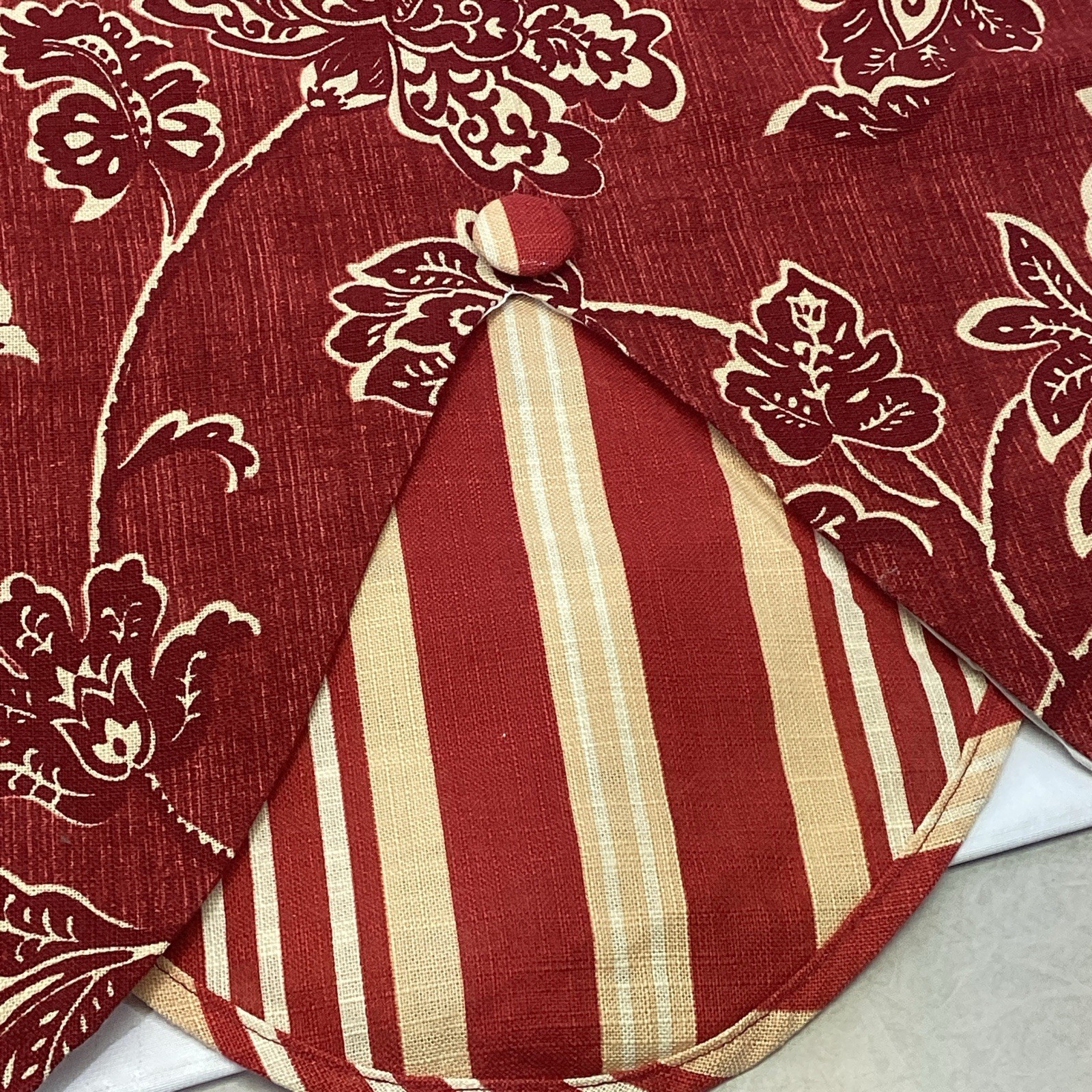 NEW Waverly Williamsburg Deep Ruby Tiered Scalloped Valance Red Gold 52 x 18
