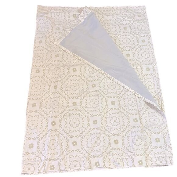 Pottery Barn Kids White With Gray Velvet Floral Pattern Sweet Flower Size 44×63”