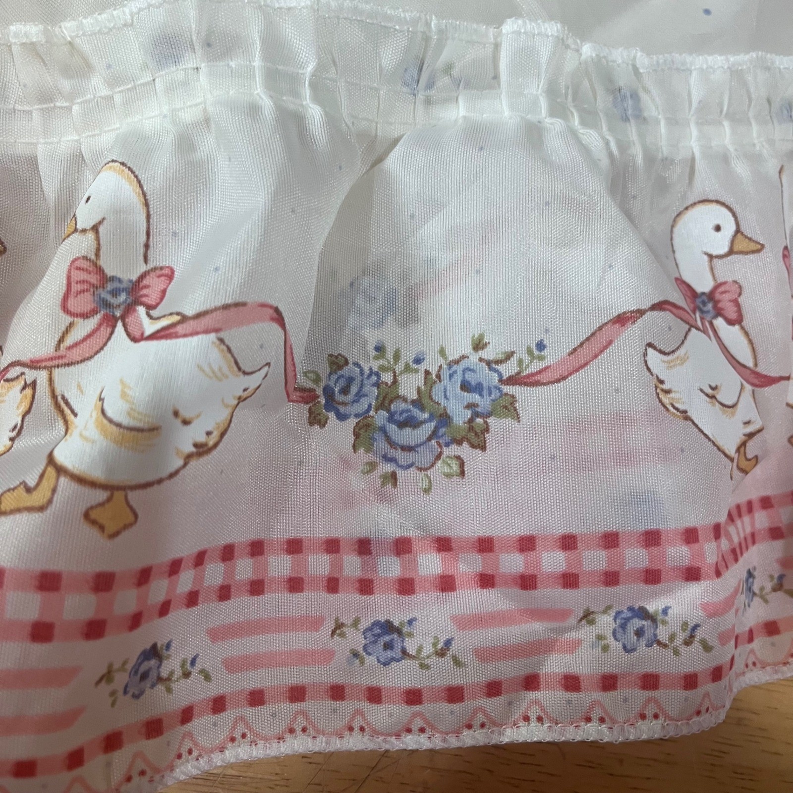 Vtg Country Farmhouse Geese Swag Valance Pink Gingham Ruffle White 56×31 USA NOS
