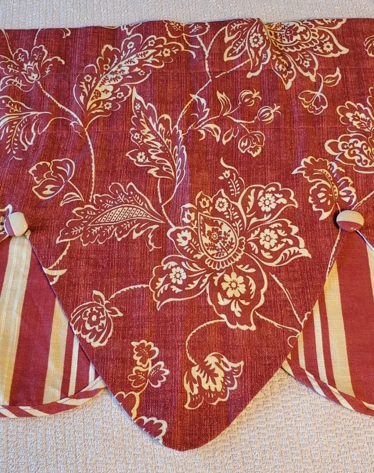 Williamsburg Everard Jacobean Scalloped Valance Red Floral Striped Set Of 3