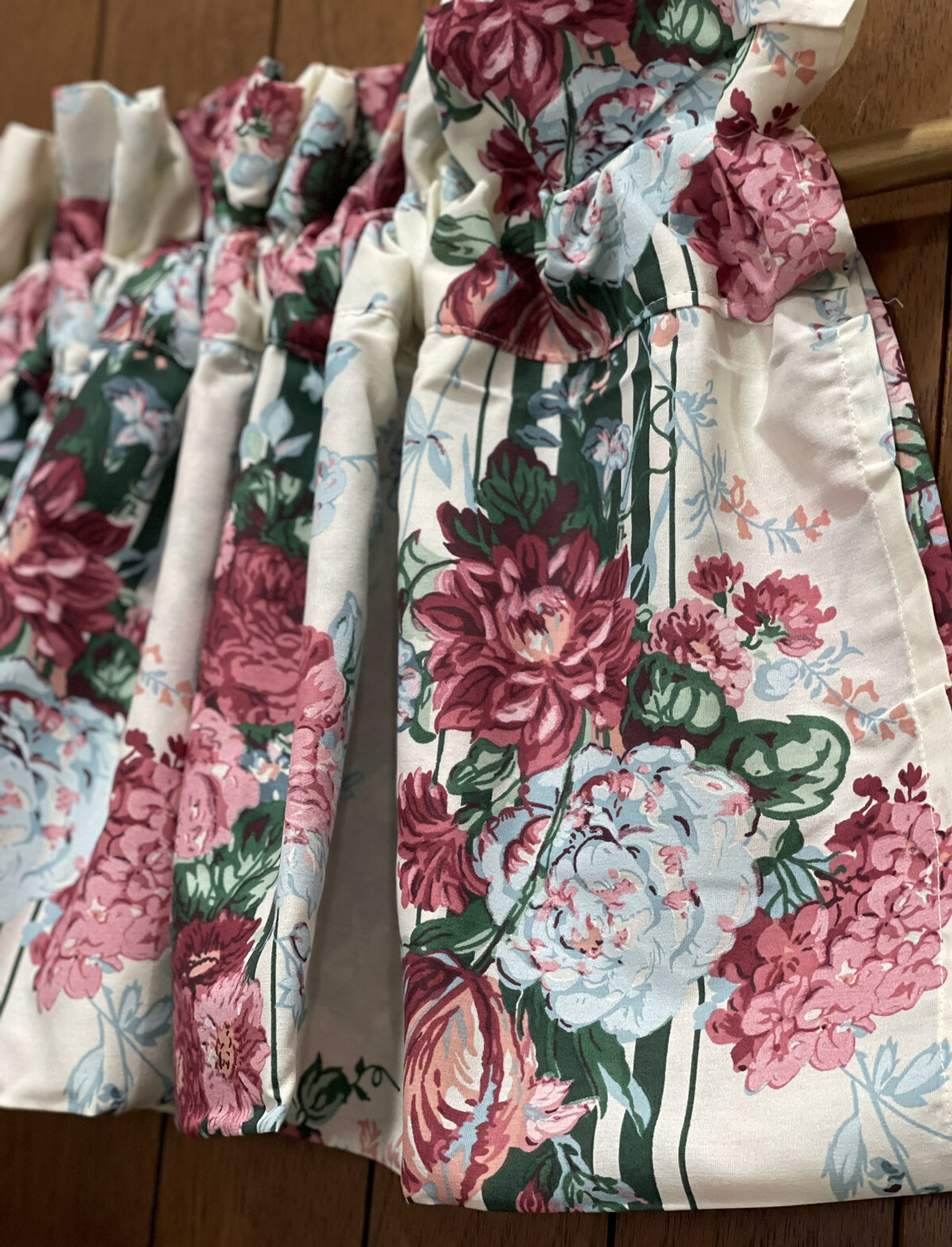 Vintage Blouson Valance Green Stripe & Pink Floral 86″ x 15″ NOS Usa Made