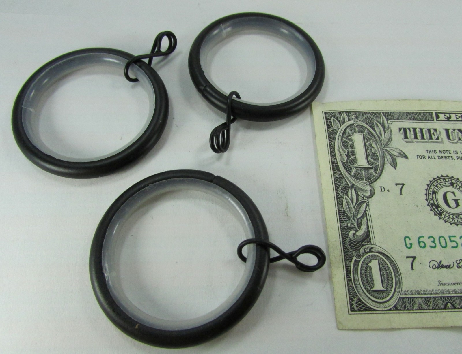 Lot 20 Pcs 1-1/4″ Black Drapery/Curtain Rod Rings Plastic Lined, with Wire Hooks
