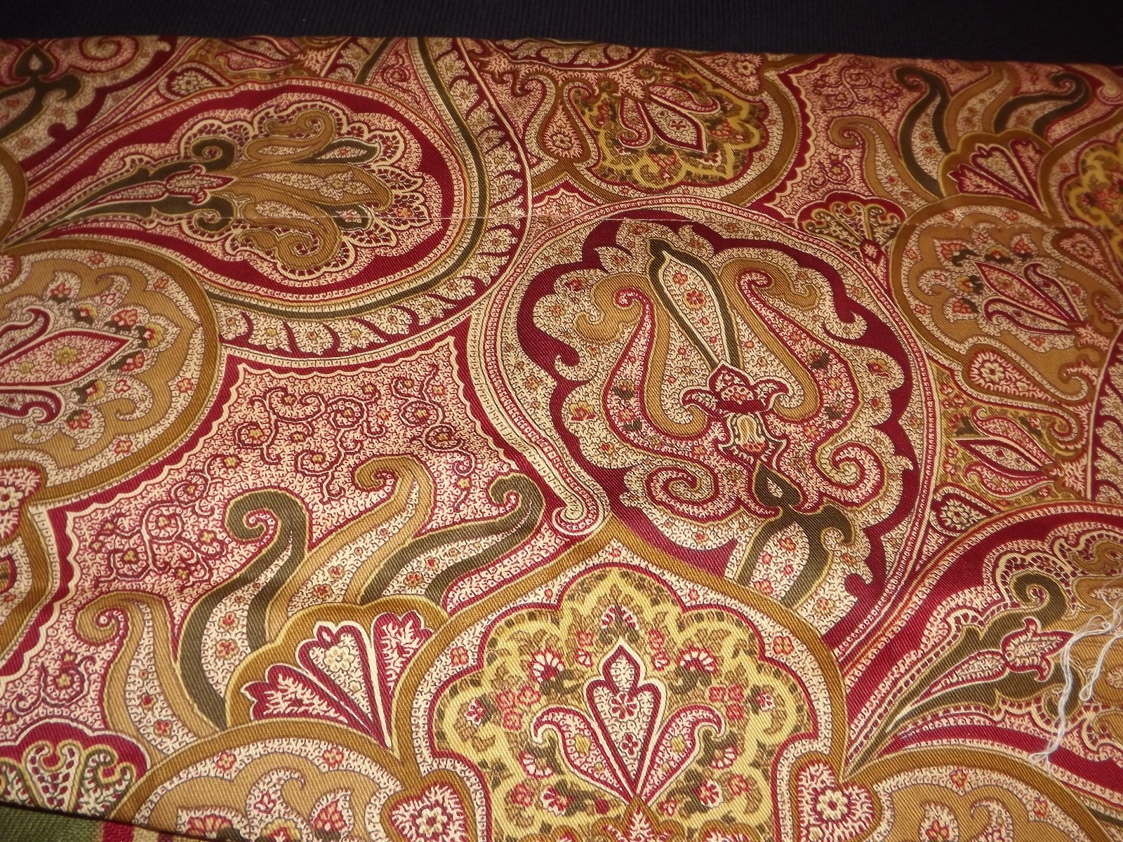 WINDOW VALANCE V-SHAPED BURGANDY GOLD GREEN 42X12 16.5″ center PAISLEY STripes