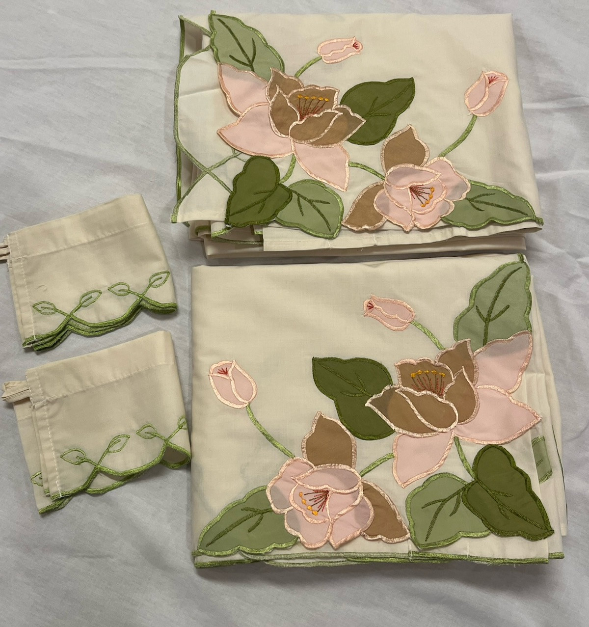 VTG Embroidered Scalloped Curtains Flowers Leaves with Tie Backs 70”x84” Spring
