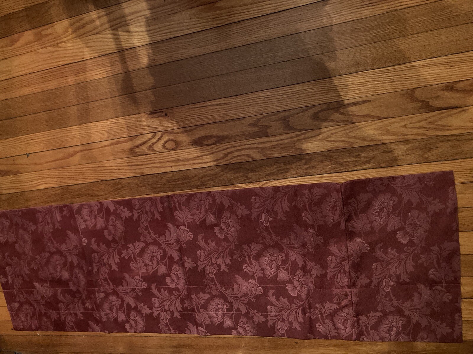 Valance (Burlington) Damask? Dark Rose / Light Burgundy