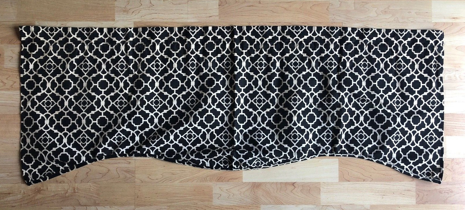 Waverly Cotton Scallop Edge Valance Black and Ivory Geometric Pattern 50″x19″