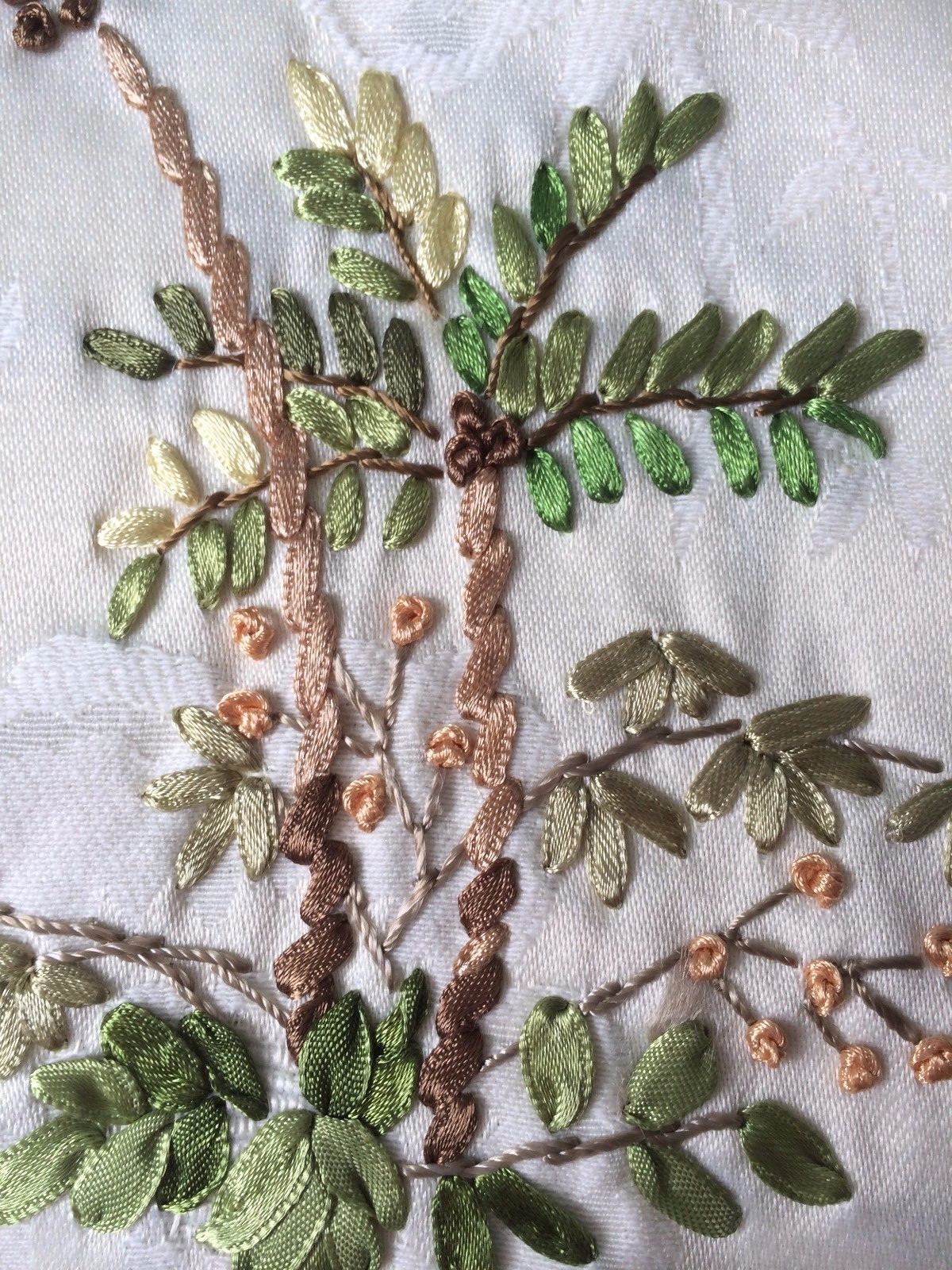 Designables Oasis One Valance Scalloped Floral Embroidery 45″ W X 18″ L NEW