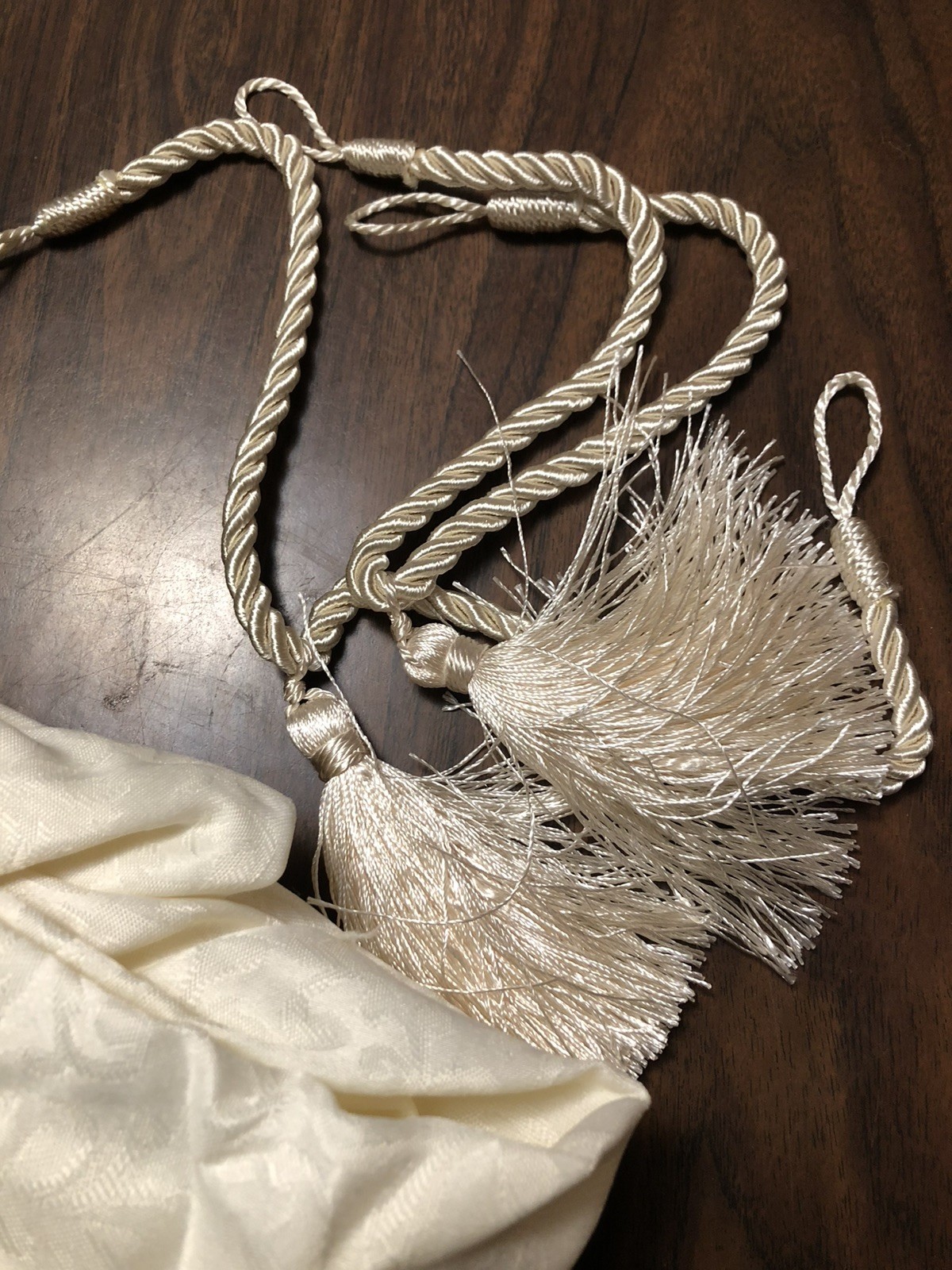 BETTER HOMES AND GARDENS DAMASK SCROLL CREAM MIST 84” LENGTH 5 PEICE WINDOW SET