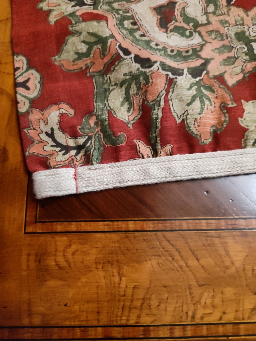 Ralph Lauren Chaps Annabelle Valance Curtain Red Floral 76″ x 18″ Tan Woven Trim