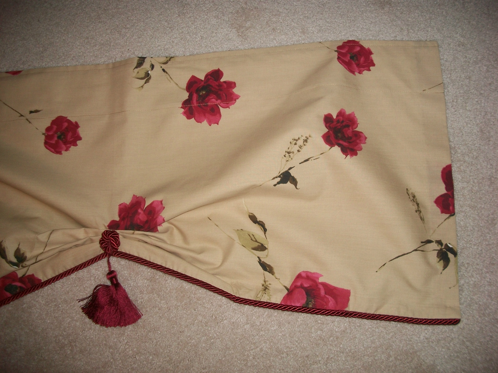Beige Red Floral Valance Roping Trimmed 18×42″ Tassel Gathered 1/4″ Header