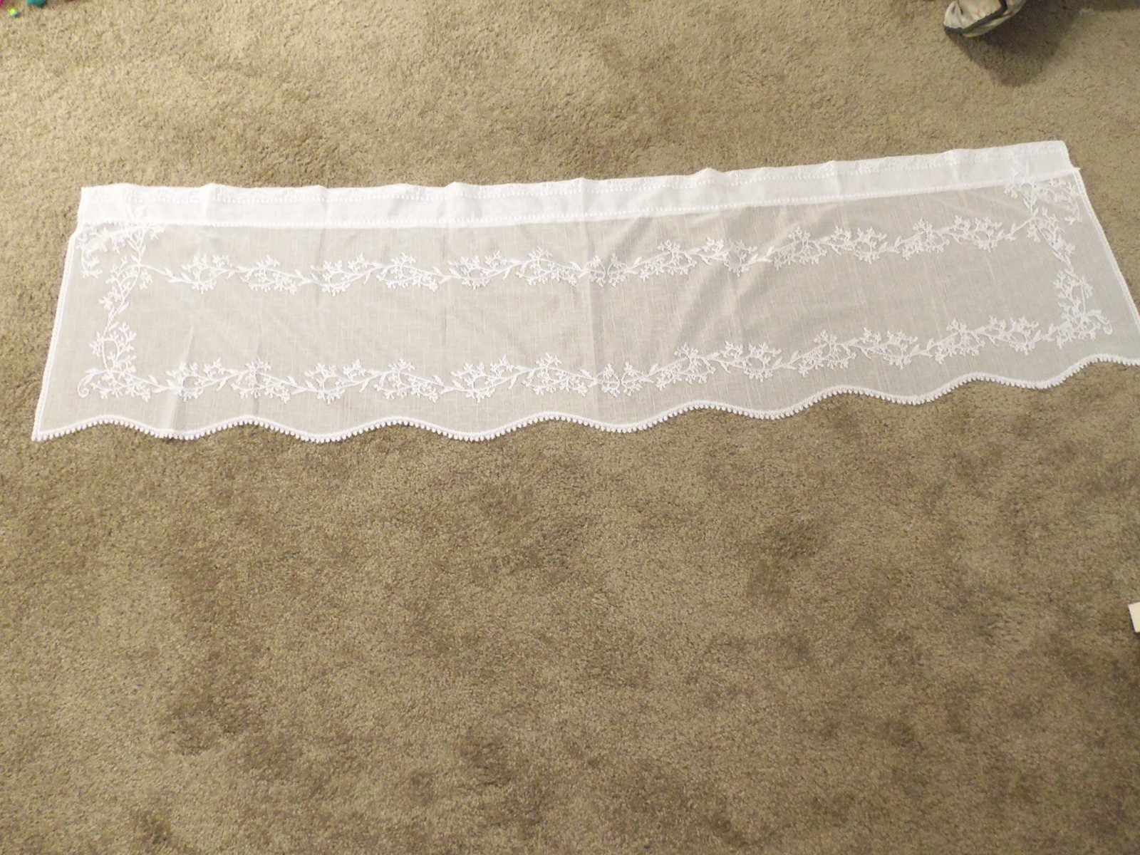 Sheer Divine Heritage Lace Window Valance White 60″ X 16″
