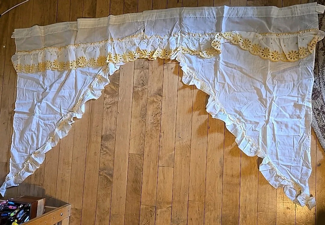 NIP VINTAGE Newport Swag Curtains Beige, Yellow Eyelet Ruffled Pair Up To 66″W