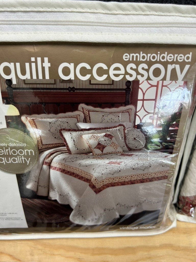 JCPenney Home Collection Quilted Embroidered Valance Vintage Manor 52×15 – Set
